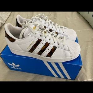 White with shiny tortoise shell stripe!  Only worn once (indoors!) …too big!